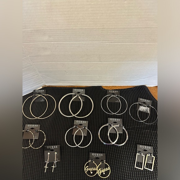 🆕10 Pairs of Guess Earrings - Picture 1 of 17